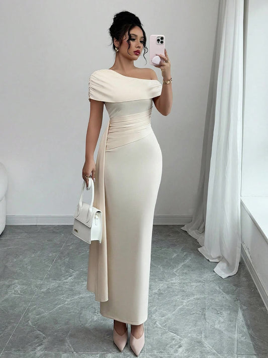 Eleganza Luxe Off-Shoulder Jurk – Champagne Beige Avondjurk